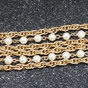 Goldtone Chain and Faux Pearl Bracelet. 7" with Fancy Clasp.